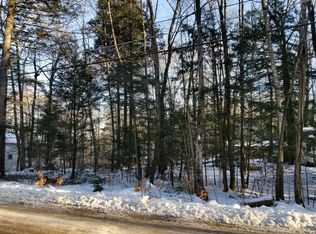 000 Camelot Shore Dr, Farmington, NH 03835