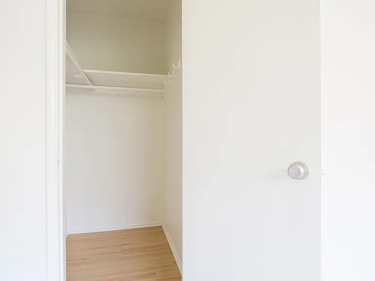 667-669 Levering — Photo 56