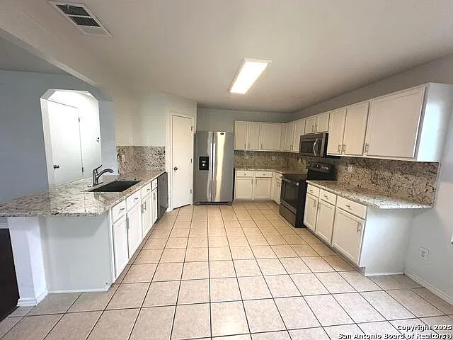 4 bed, 2.0 bath, 1716 sqft, $2,299 — Photo 4