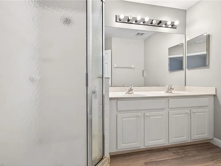 8289 Pacific Beach Dr — Photo 14
