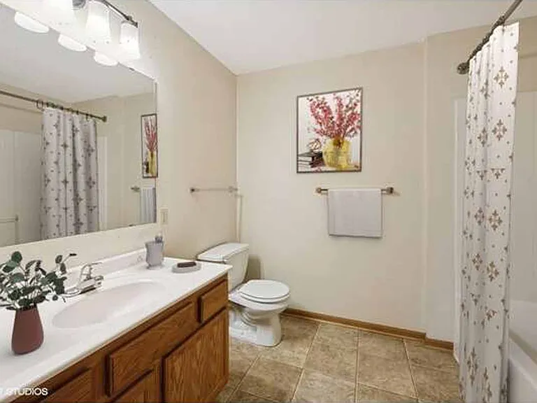 Lakewood Place Apartments — Photo 35