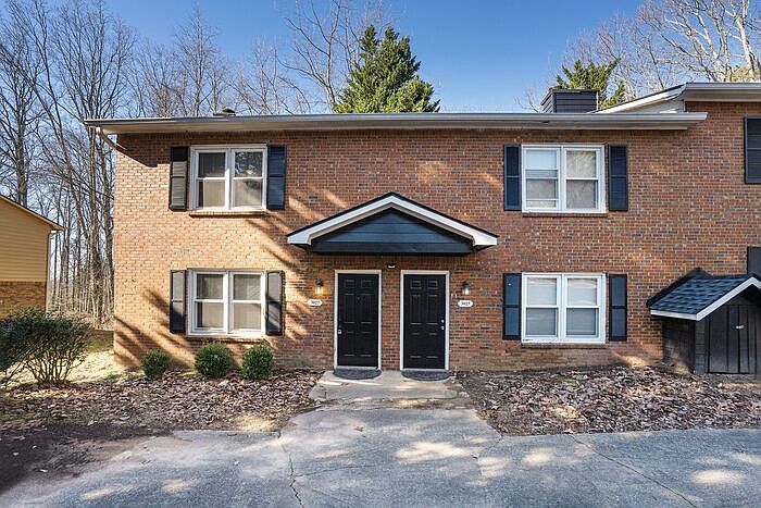 1st image of 3027 Spruce Cir