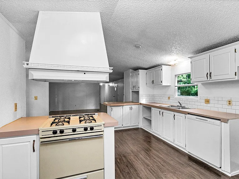19339 Forest Lane Cir — Photo 20
