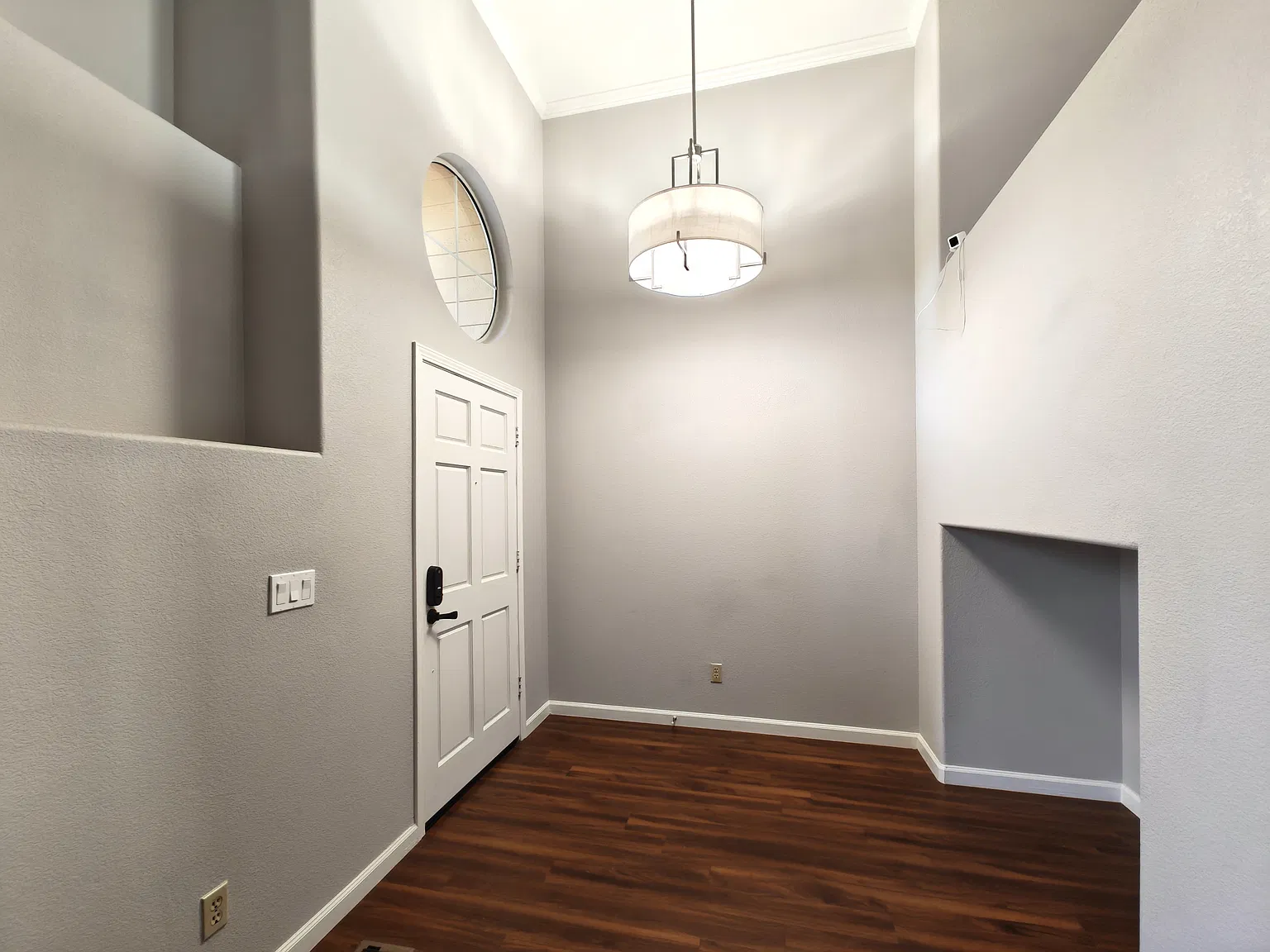 3 bed, 2.5 bath, 1887 sqft, $4,950 — Photo 3