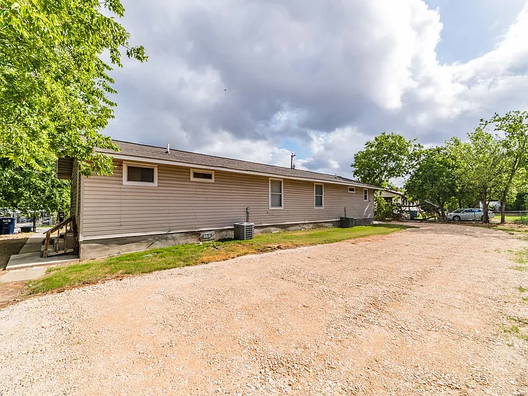 508 Bee St — Photo 25