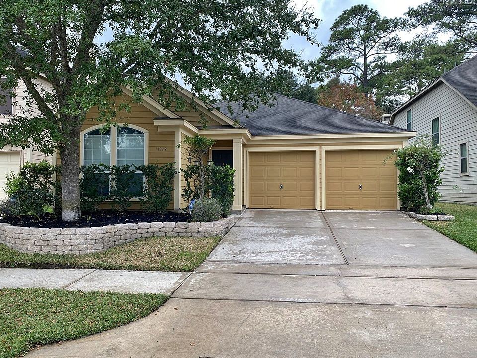 1st image of 11919 Shallow Oaks Dr