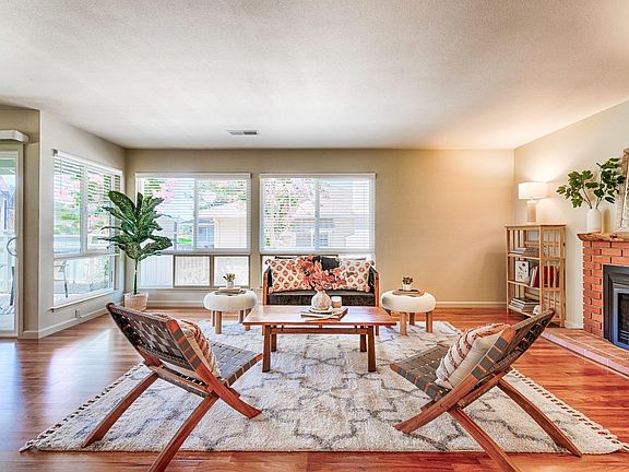 5th image of 343 Valley Oaks Drive