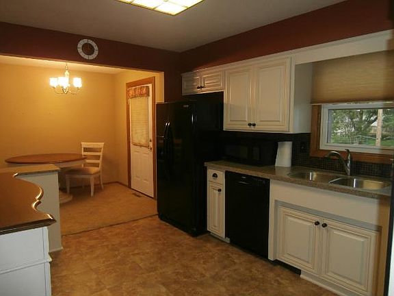 4th image of 2772 Marion St