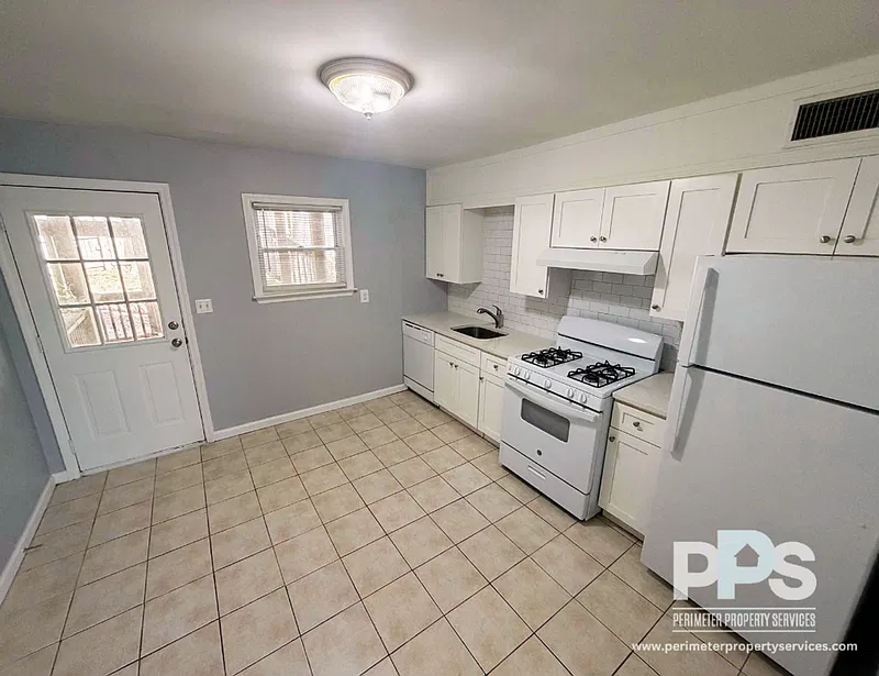 2 bed, 1.0 bath, 700 sqft, $1,425 — Photo 2