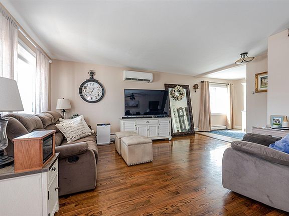4th image of 179 Kingston Blvd
