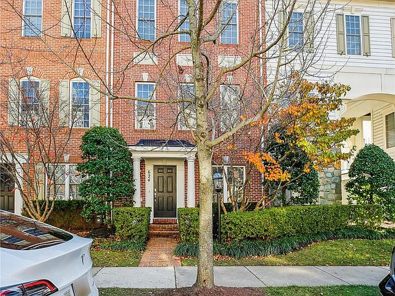 5th image of 624 Whetstone Glen St