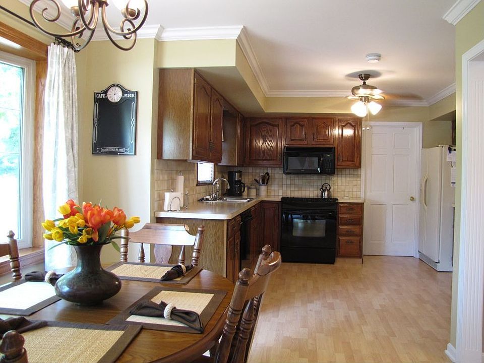 2nd image of 8211 Royalwood Ct