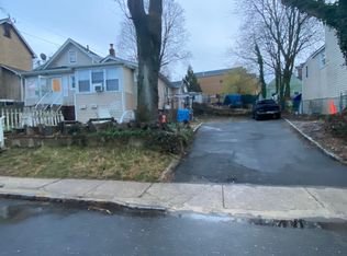 48 Van Nostrand Ave, Great Neck, NY 11024