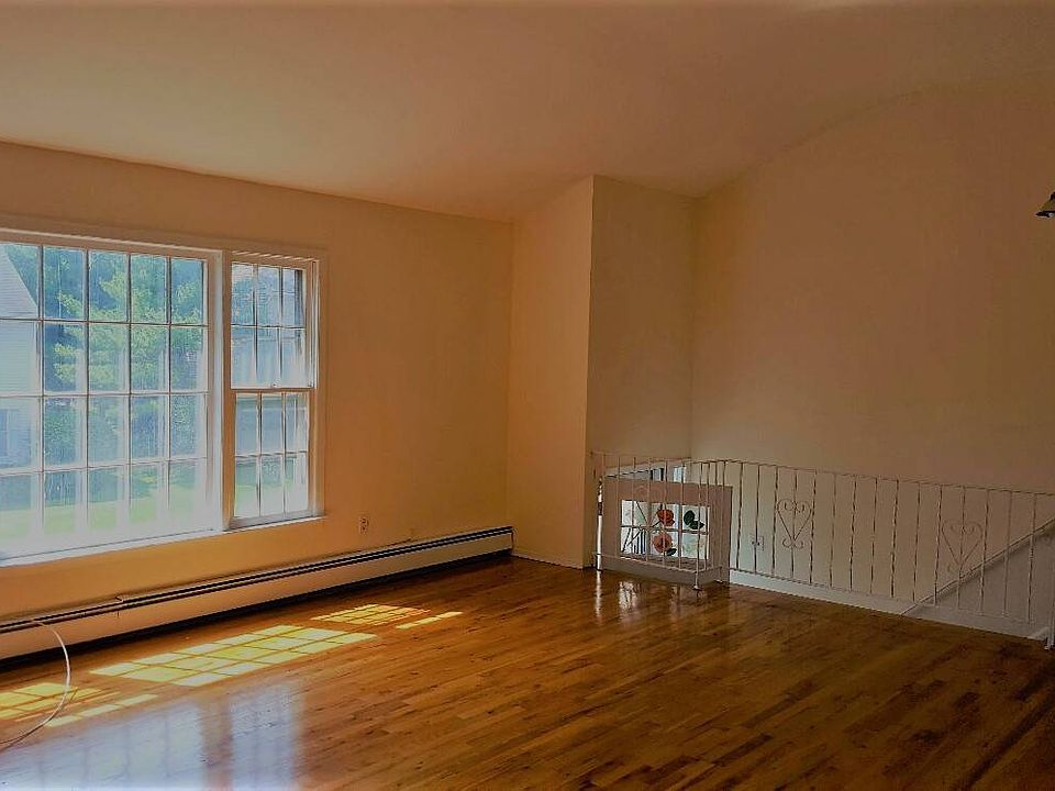 1st image of 36 Gaffney St APT 2