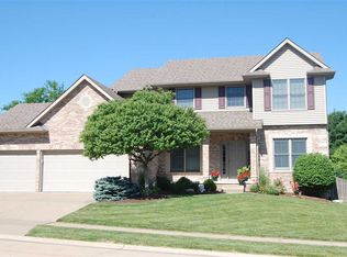4854 Norfolk Dr, Bettendorf, IA 52722