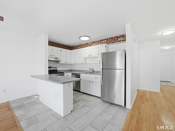 3rd image of 29 High Street APT F