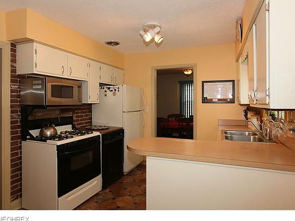 3rd image of 3240 Estates Cir