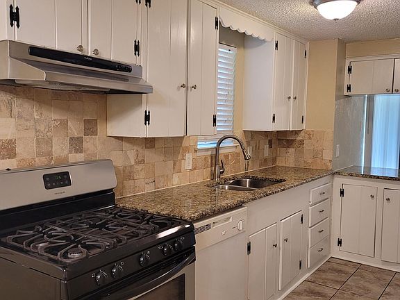 5th image of 413 Live Oak Dr