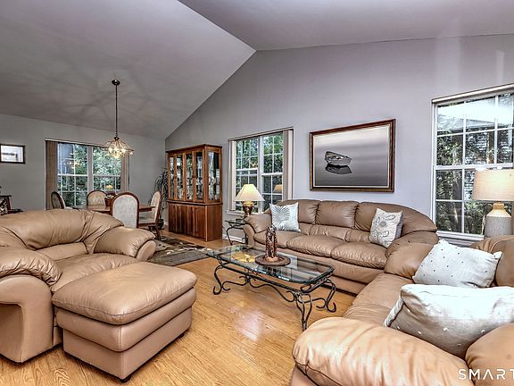 3rd image of 39 Lookout Hill Road