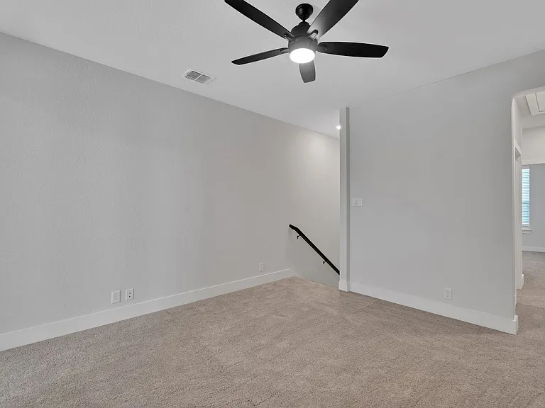 13615 Giovannis Gdn — Photo 16