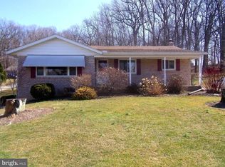 45 Woodside Dr, York, PA 17402