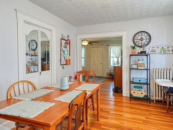 5th image of 109-109-109A Lexington St
