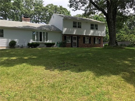 2nd image of 27 Wisteria Dr