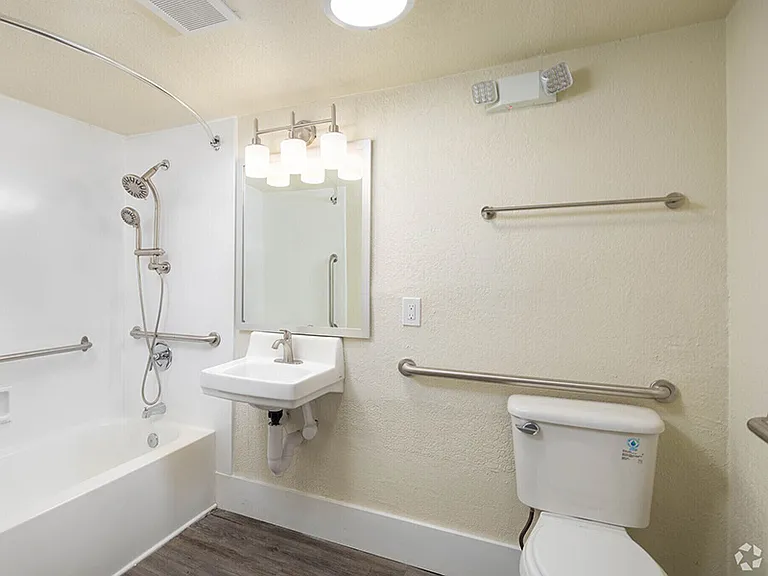 Broadview Apartments — Photo 8