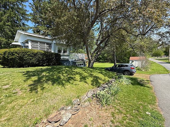 3rd image of 23 Crescent St