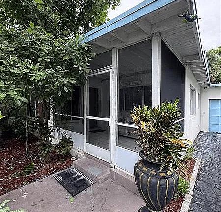 4th image of 2040 E Hillsboro Blvd #1