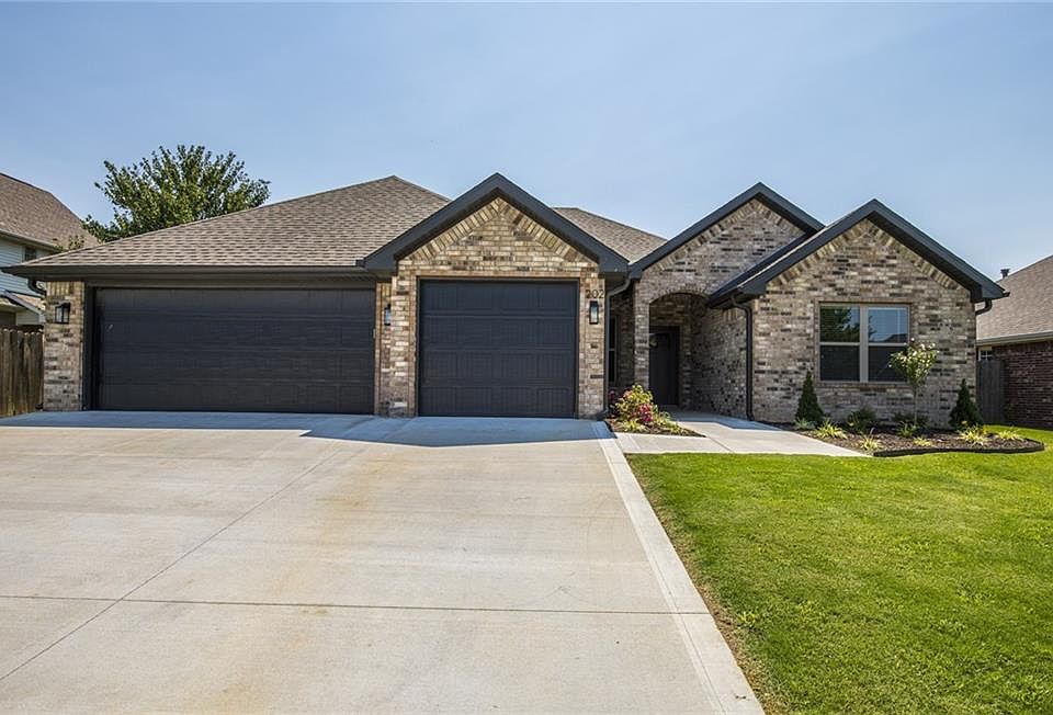 1st image of 202 Windsor Dr