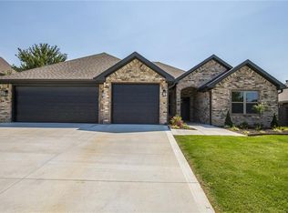 202 Windsor Dr, Rogers, AR 72756