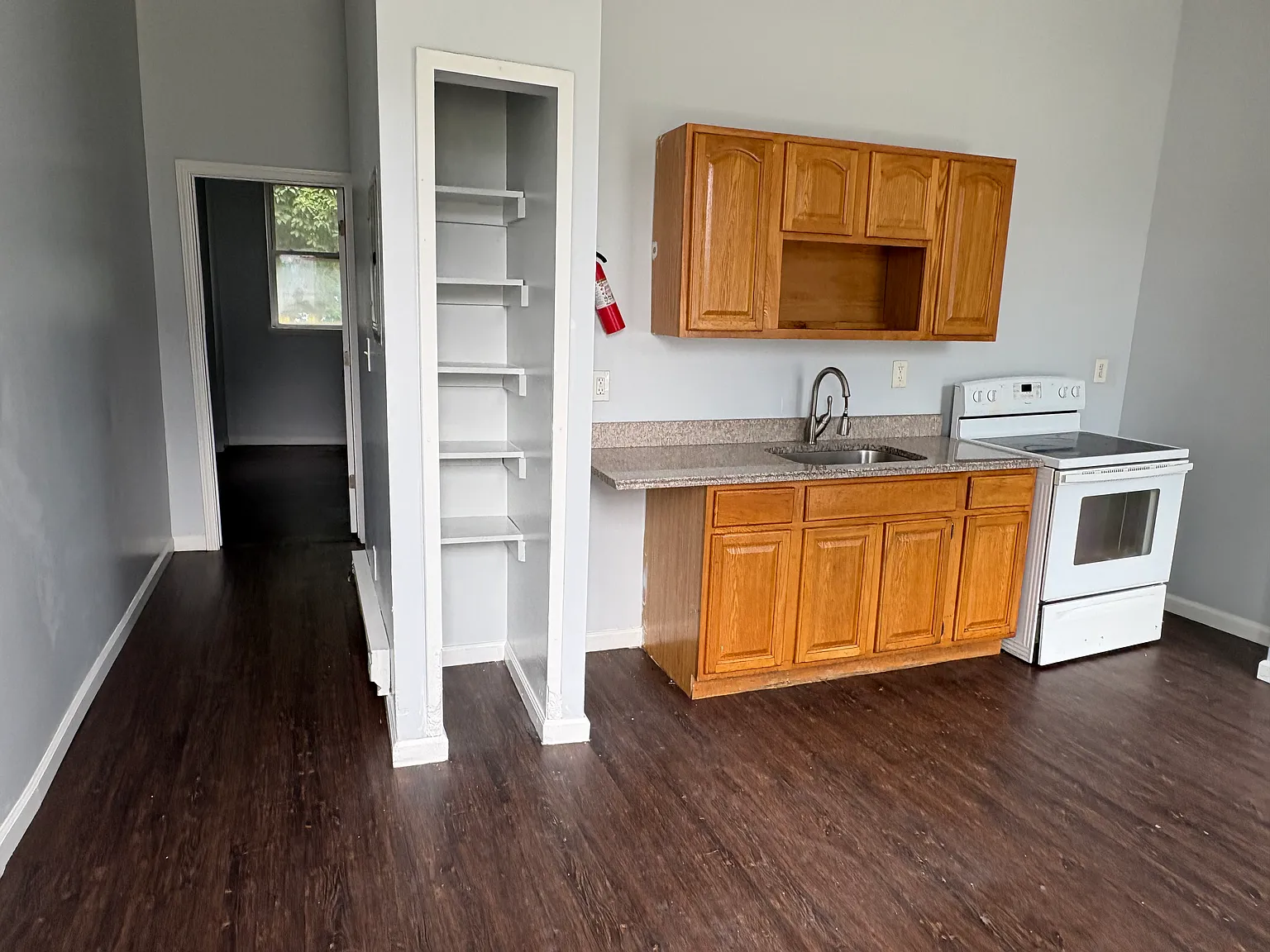 Kitchen & living room area