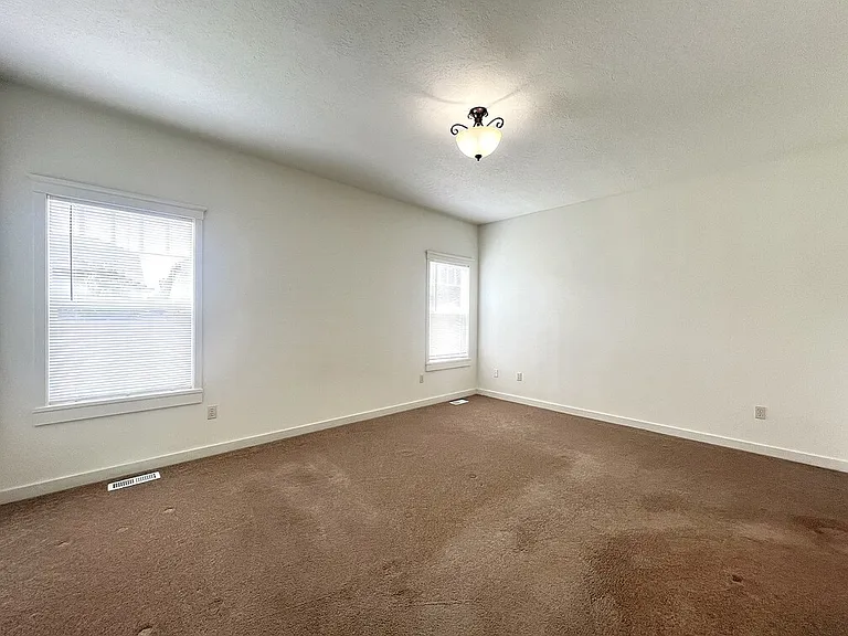 717 W Claire St — Photo 27