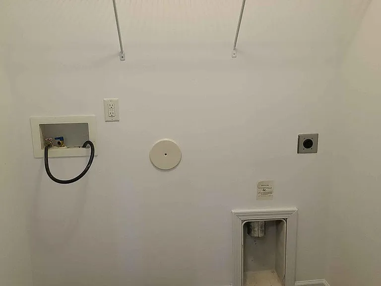 933 Capetown Ln — Photo 17