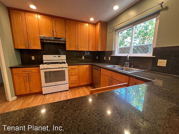5th image of 465 Chiquita Ave APT 4