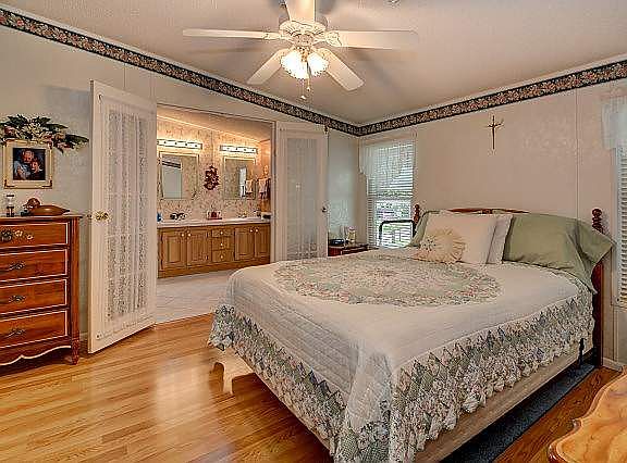 4th image of 320 Kingslake Dr