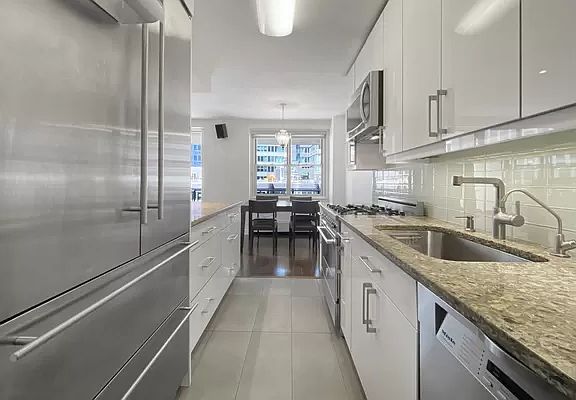 4th image of 303 W 66th St APT 9DW