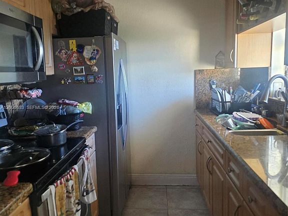 3rd image of 10106 SW 20th St