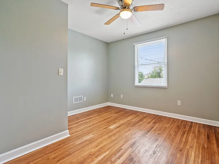 638 Margaret St — Photo 21