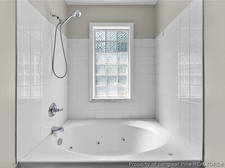 124 Hosta Dr — Photo 17