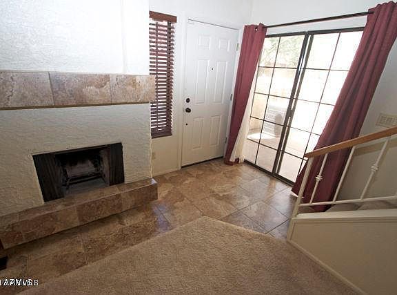 4th image of 819 N College Ave