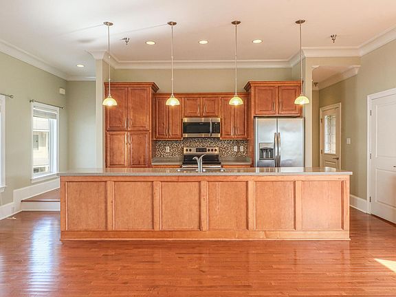 3rd image of 724 W Beach Blvd #724