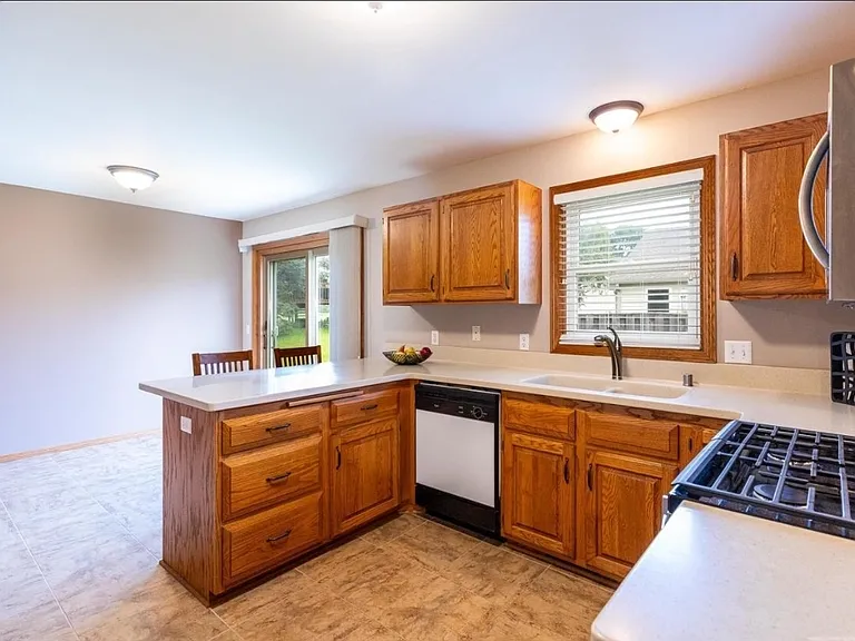878 Sky Ridge Dr — Photo 9