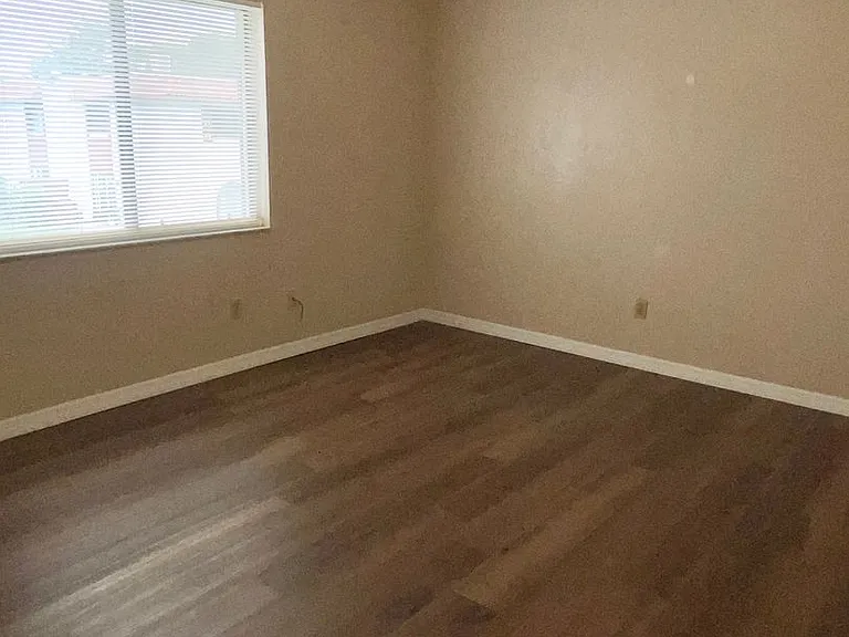 2085 Oak Meadow Cir — Photo 7
