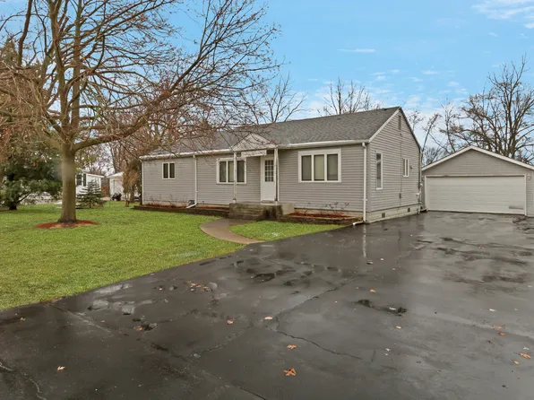 41085 N 1st St, Antioch, IL 60002