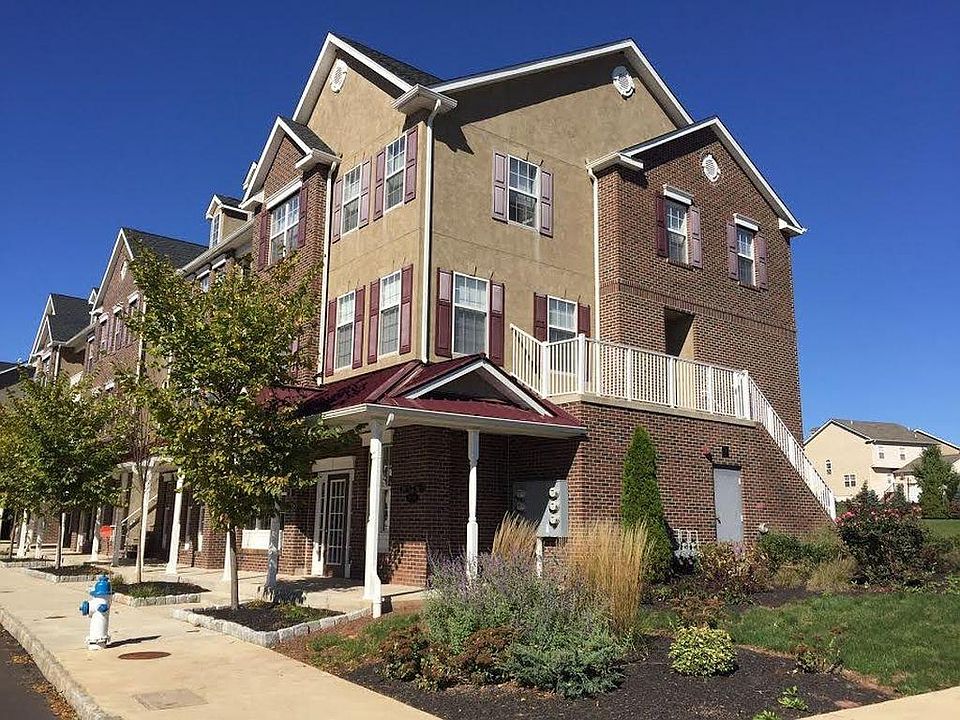 2nd image of 3855 Ashland Dr