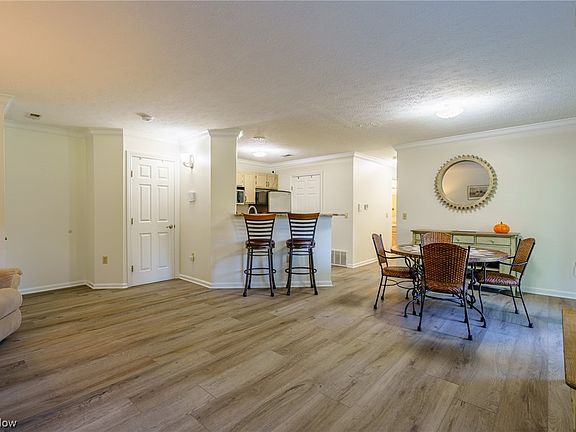 3rd image of 1411 Buckingham Gate Blvd #1411B