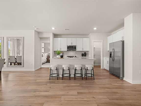 4th image of 233 Dante Dr