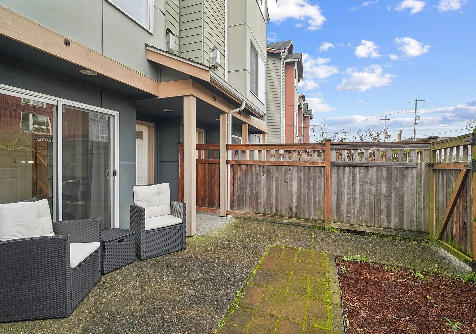Stylish 3-Bed, 2.5 bath Townhome in Greenwood — Photo 2